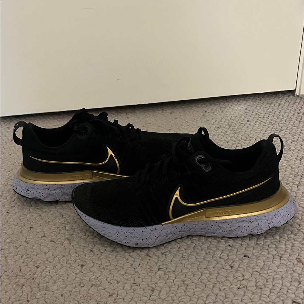 Nike Black and Gold Running Shoes